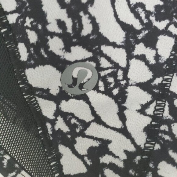 Lululemon Ice Breaker White Black Hotty Hot Shorts Size 6 - Picture 6 of 11